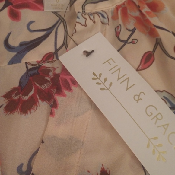 blouse - Picture 5 of 6